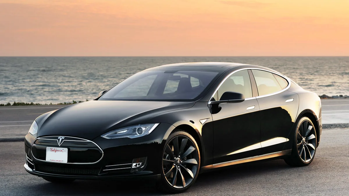 This Tesla Model S isn't brown, but all the other pictures suck.